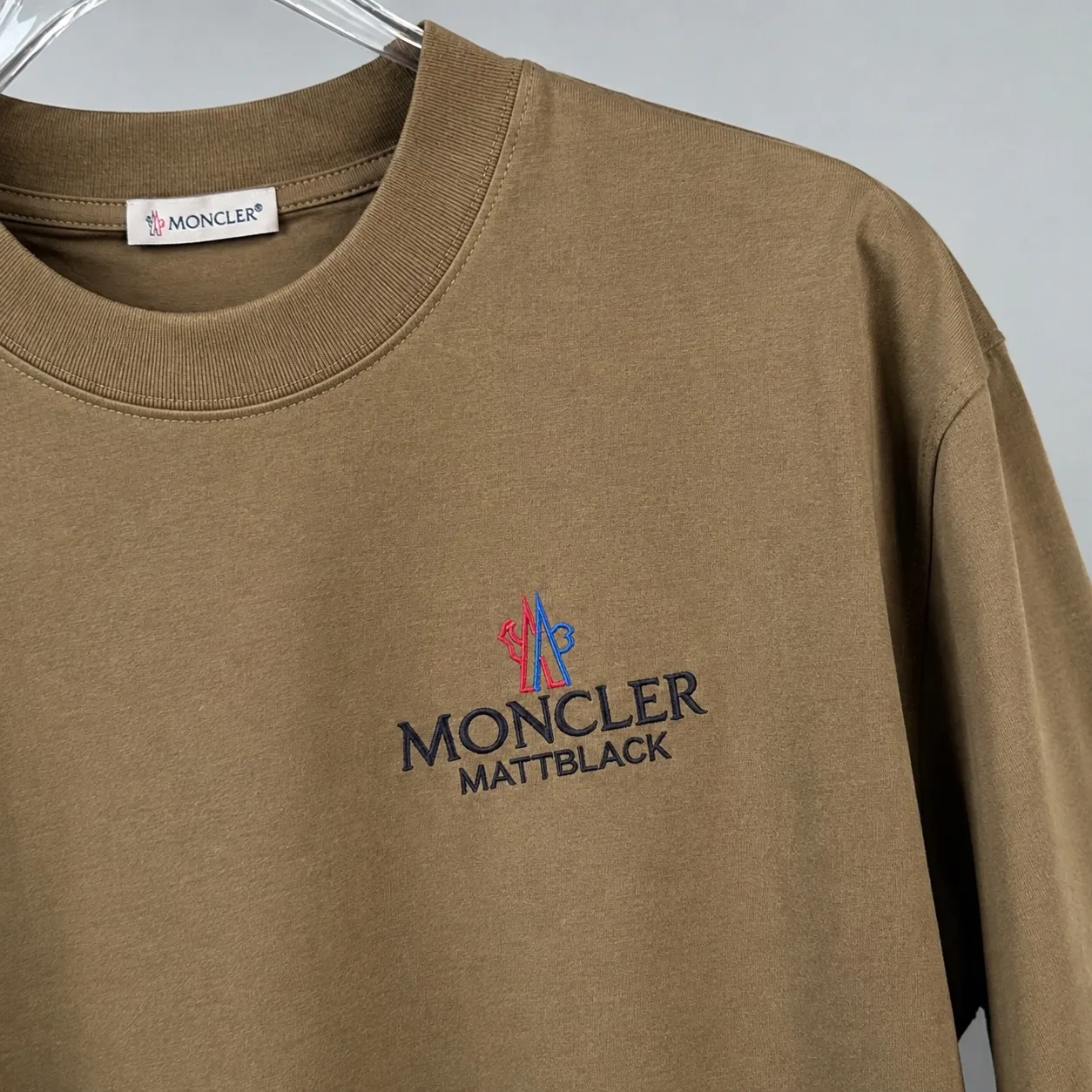 moncle～ 《 》7a tee ， Same Style ， : Black White Coffee Brown Size：S（90-130 ） M（125-150 ） L（135-165 ） XL（160-190 ） XXL（185-220 ）